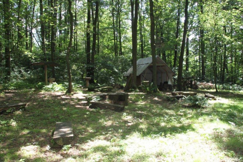 Schanze Kopschin mit Hütte © Gemeinde Crostwitz