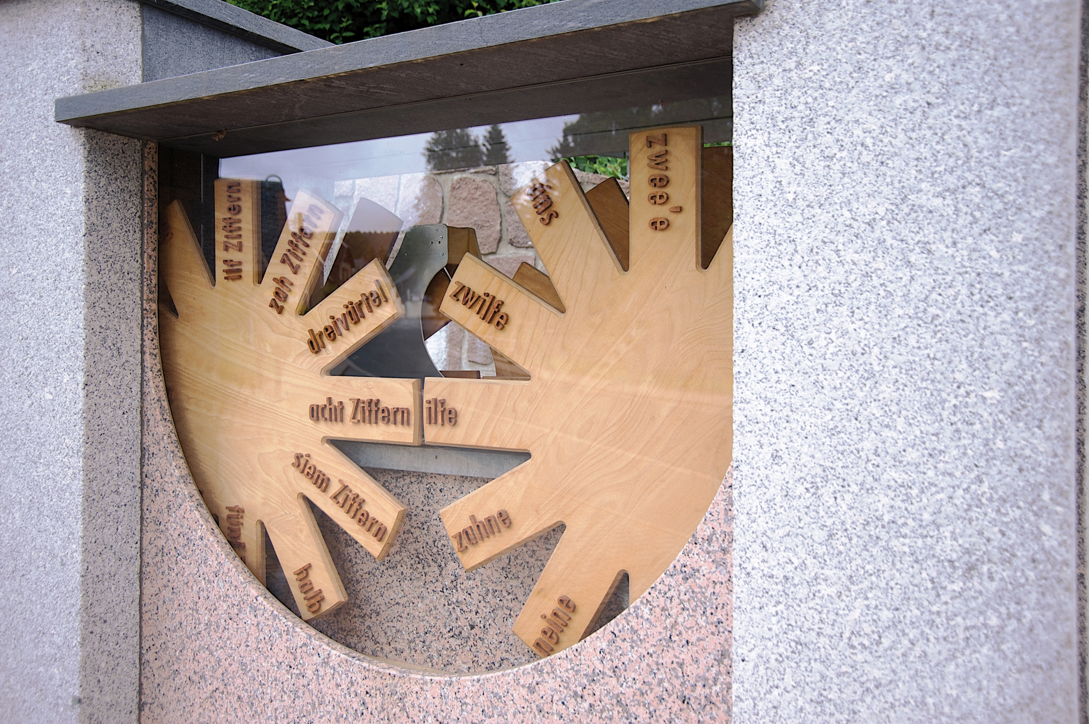 Mundartuhr (Foto Stadt Zwönitz)